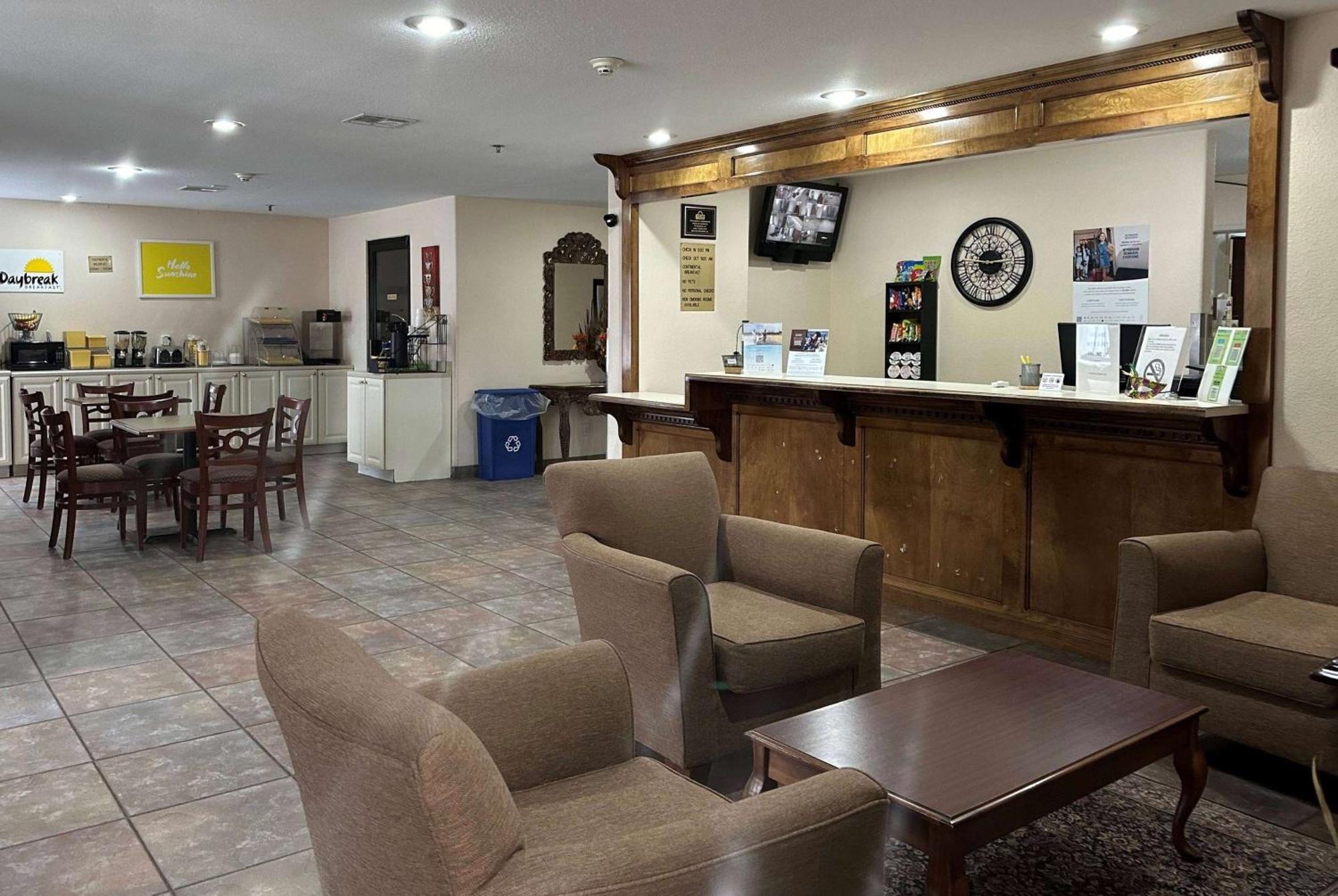 Days Inn & Suites By Wyndham Eunice Экстерьер фото