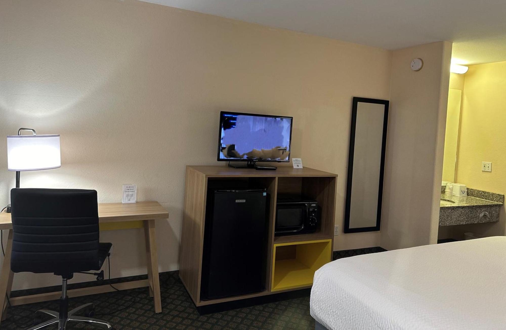 Days Inn & Suites By Wyndham Eunice Экстерьер фото